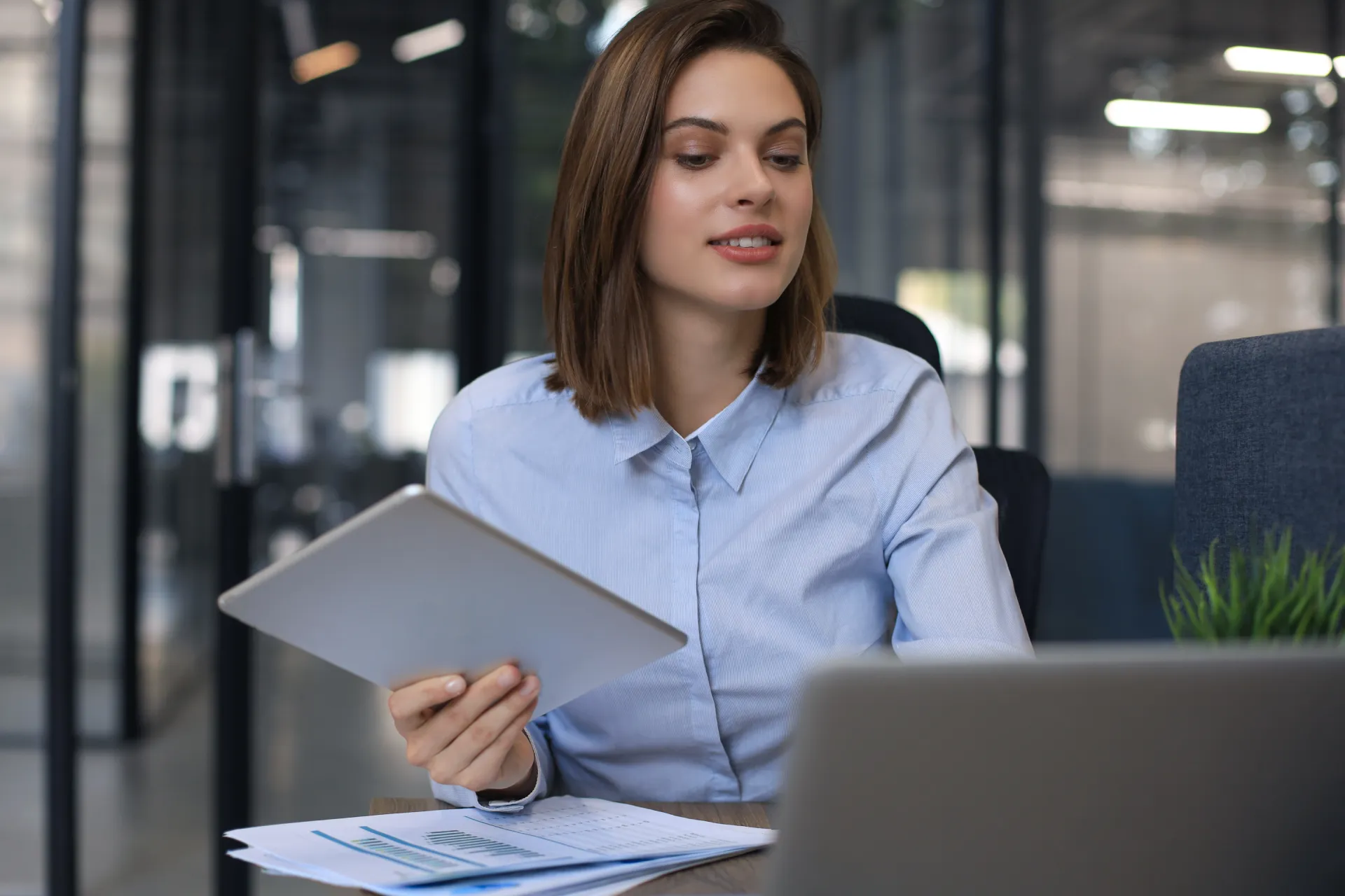 attractive-smiling-woman-working-tablet-modern-office