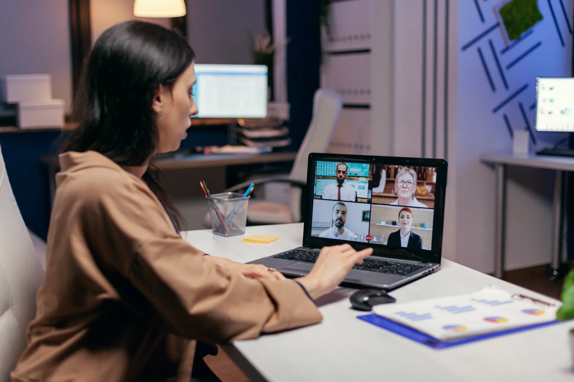 businesswoman-leading-video-conference-call-late-night-discussing-about-project-deadline-freelancer-working-finance-video-conference-with-coworkers-night-hours-office (1)