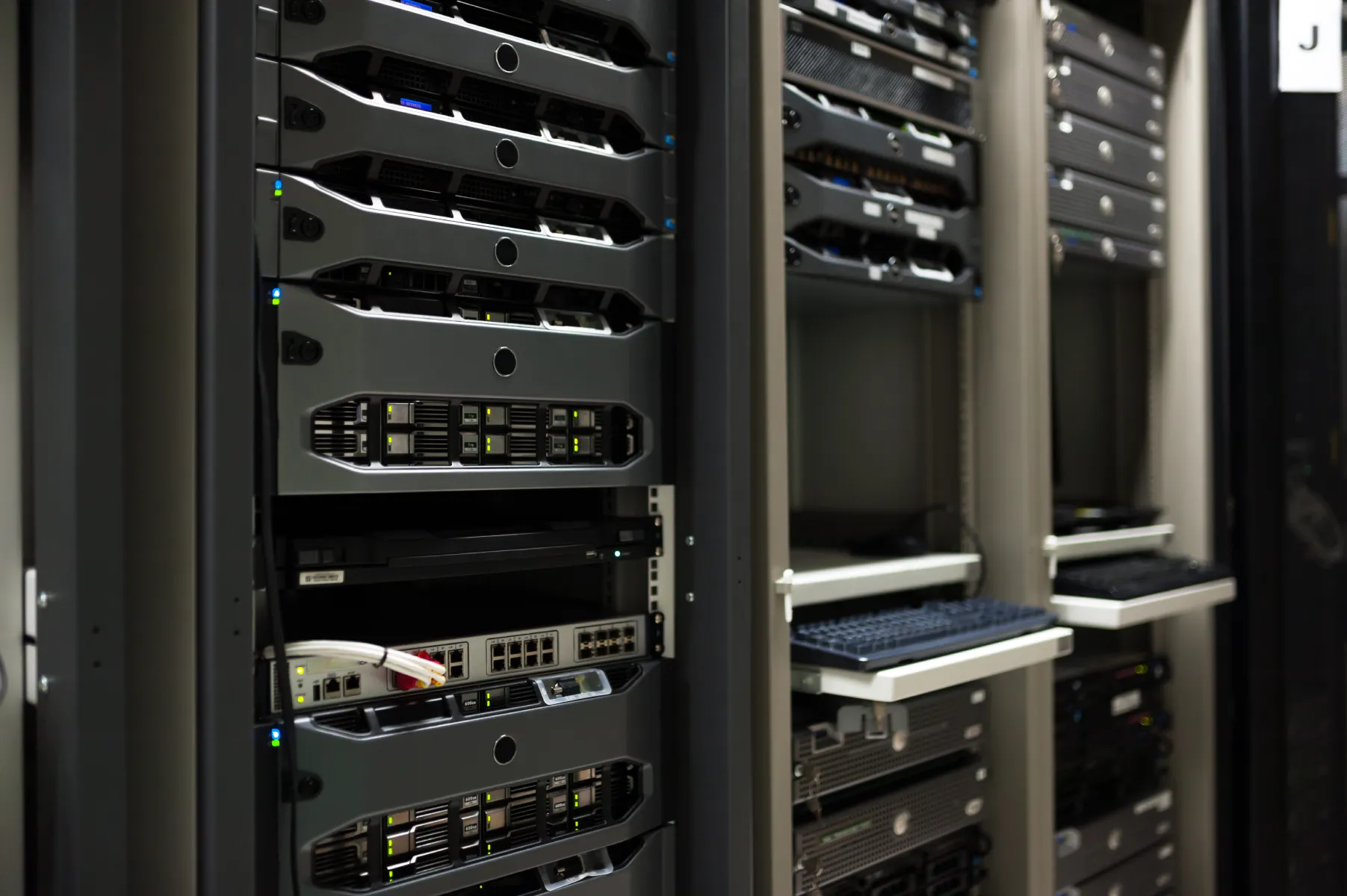 it-engineer-repairing-server-datacenter